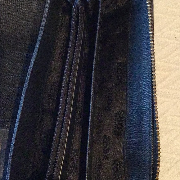 Michael Kors Wallets - Picture 8 of 15